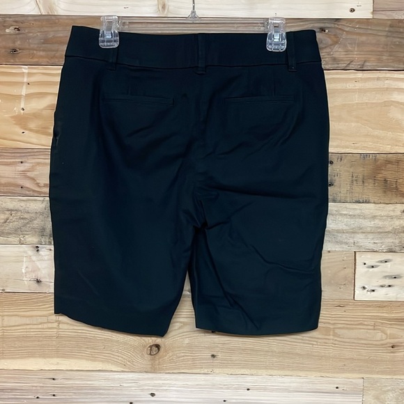 Loft size 4 Julie 10” Inseam Black Mid-rise Soft Bermuda Shorts with Pockets - Picture 8 of 9